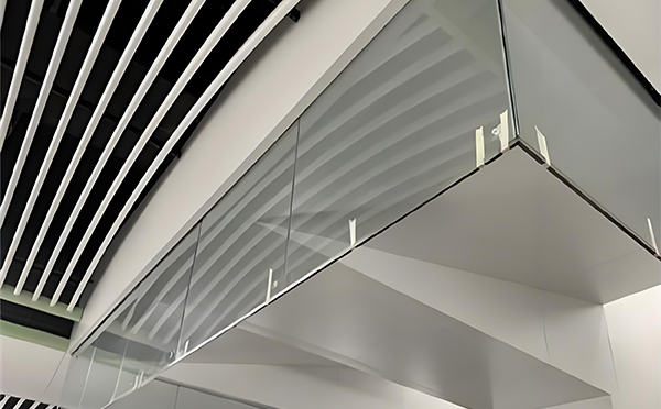 民乐玻璃挡烟垂壁