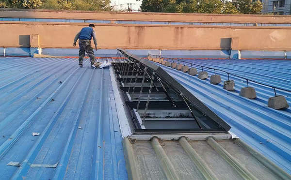 某区域性物流仓储中心民乐排烟窗系统安装项目