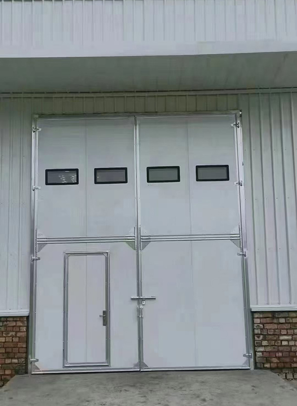 民乐工业门在设备装配车间出入口的实施记录